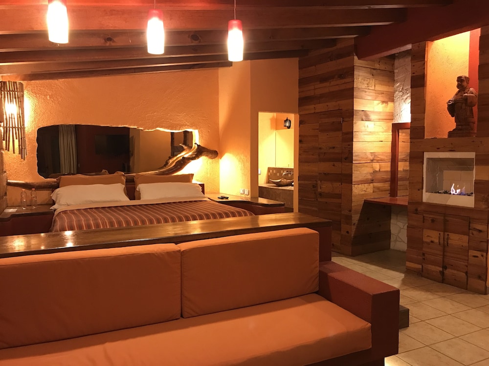 Premium Suite, 1 King Bed, Hot Tub, Lake View