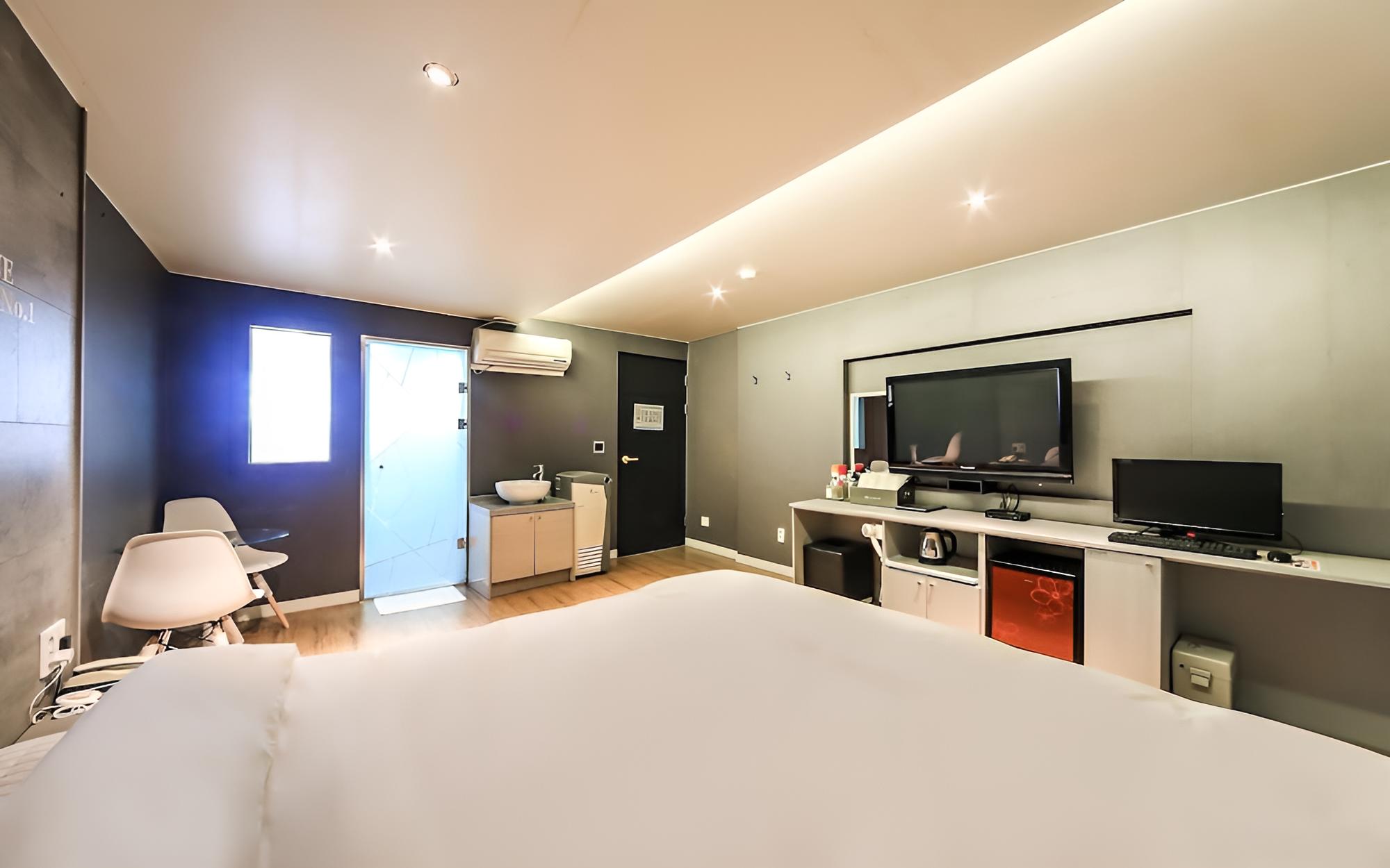 Room (Premium (Spa Whirlpool Bath/Super Kin) - Photo 9