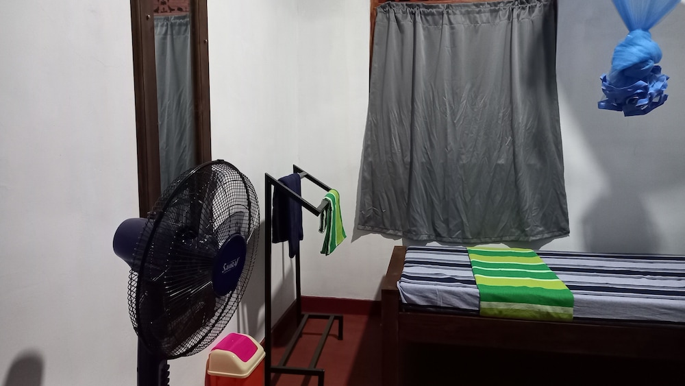 Classic Triple Room, Multiple Beds photo 3