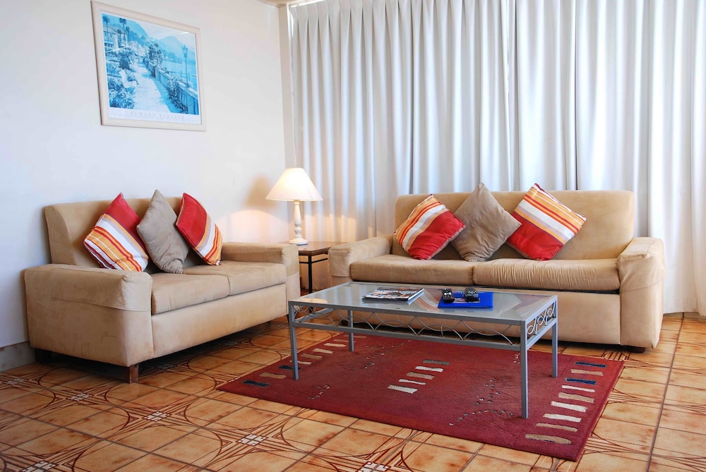 Superior 1 Bedroom Oceanfront or Balcony, Ocean View (Wifi 500mbs/day & 1 Car Park) photo 3