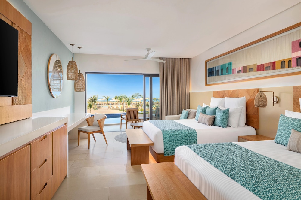 Preferred Club Junior Suite Swimout Dbl - Photo 1