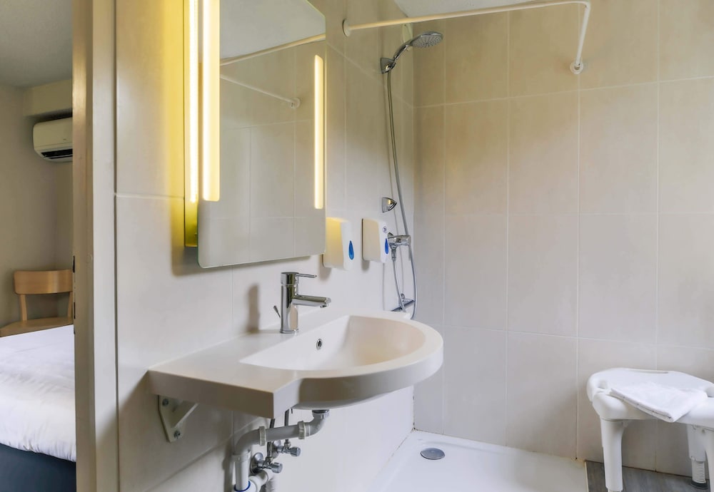 Double Room, Mobility Accessible - Photo 7