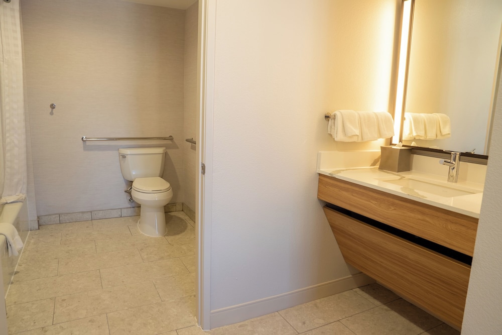 Suite, One King, One Queen, Accessible, Roll-in Shower thumbnail 5