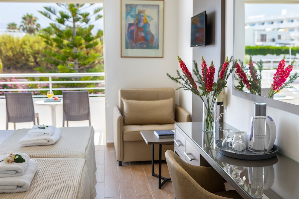 Double or twin inland-view room - Photo 2