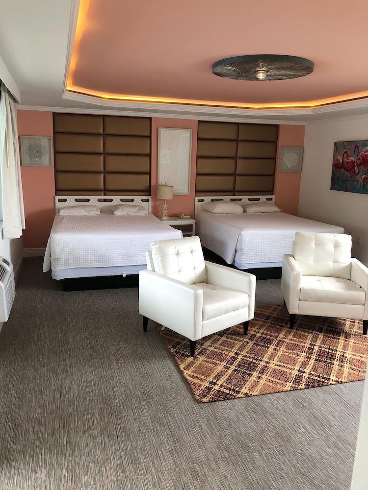 Deluxe Room, 2 Queen Beds, Kitchen photo 1