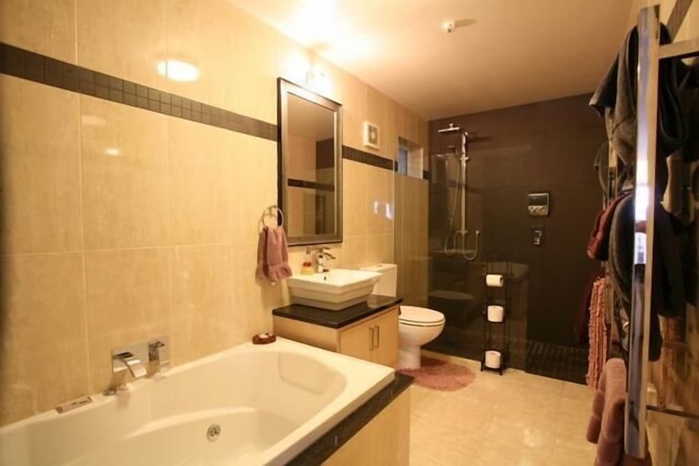 Deluxe Apartment, 2 Bedrooms, Ocean View, Sea Facing photo 3