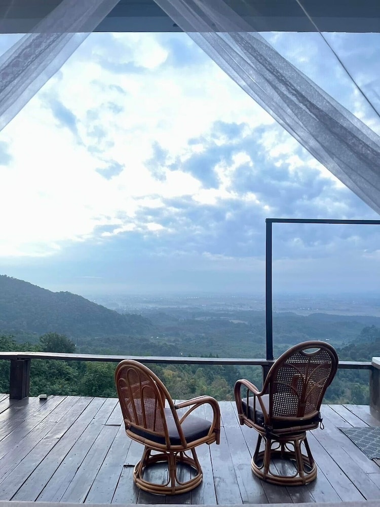 Panoramic Suite, Hot Tub, Mountain View photo 3
