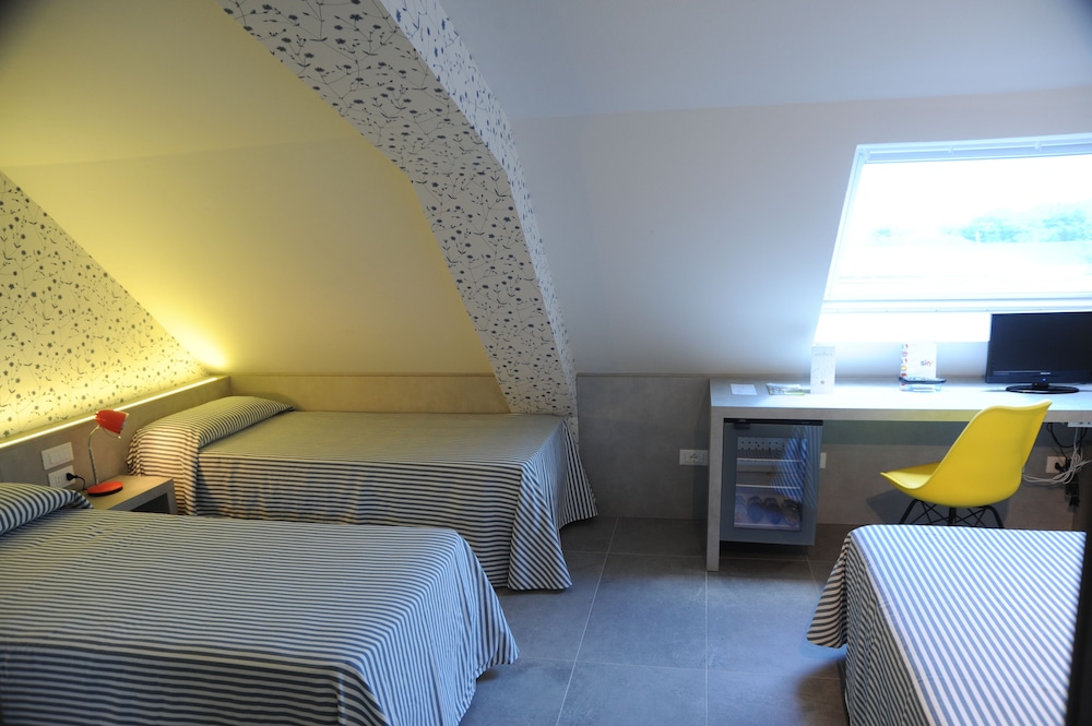 Comfort Quadruple Room, Multiple Beds - Photo 3