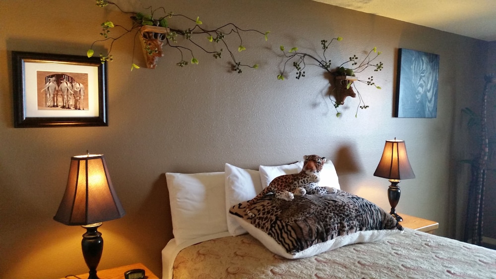 (C) Signature Room, 1 Queen Bed, Kitchen, Ocean View (No Children or Pets) photo 2