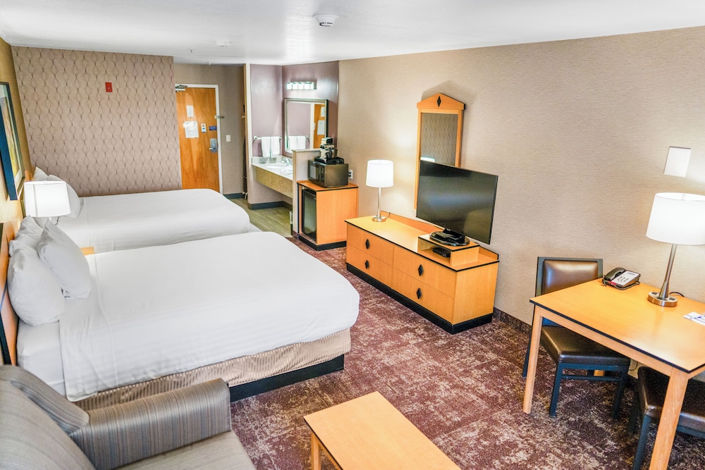 Standard Room, 2 Queen Beds, Non Smoking - Photo 3