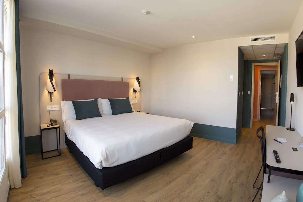 Deluxe Double Room, City View - Photo 7