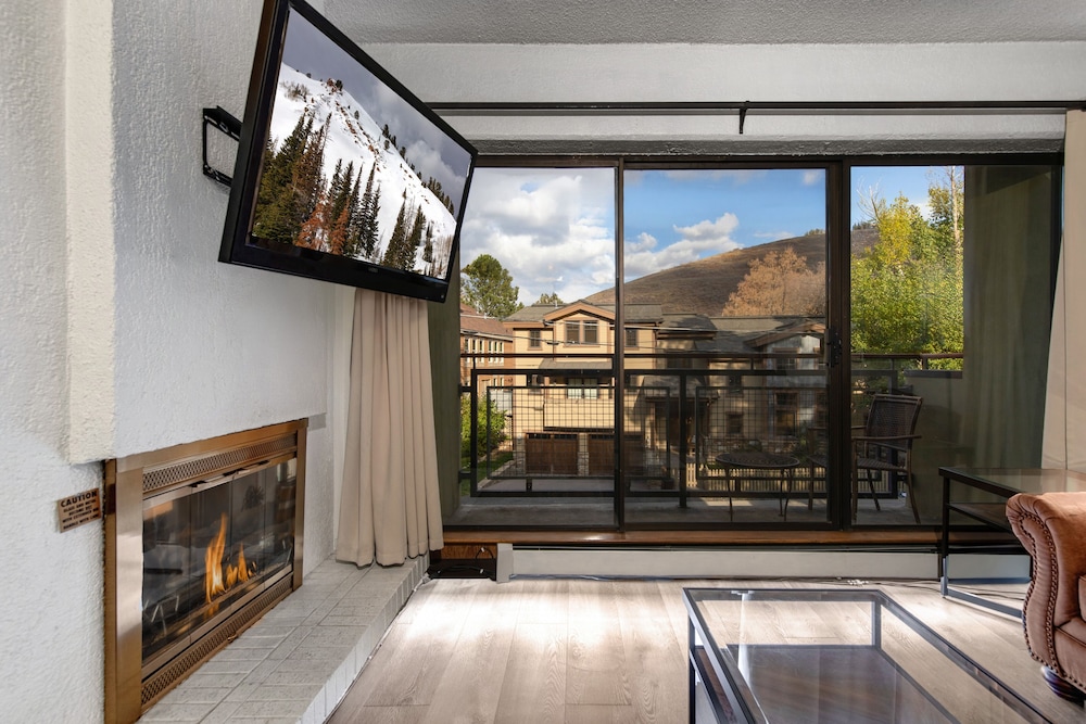 Condo, 2 Bedrooms