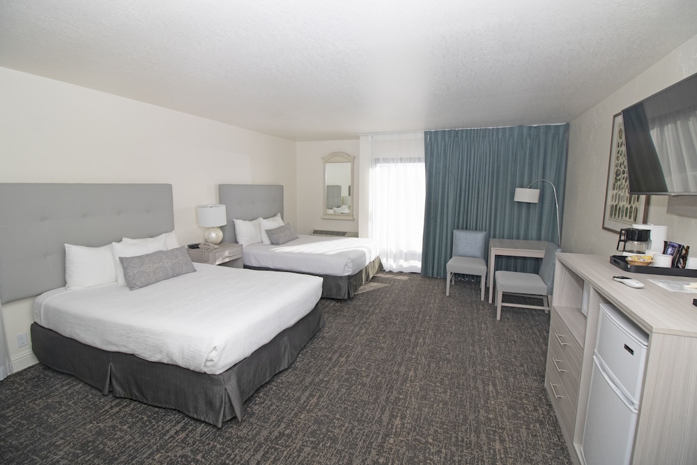 Standard Room, 2 Queen Beds, Non Smoking - Photo 1