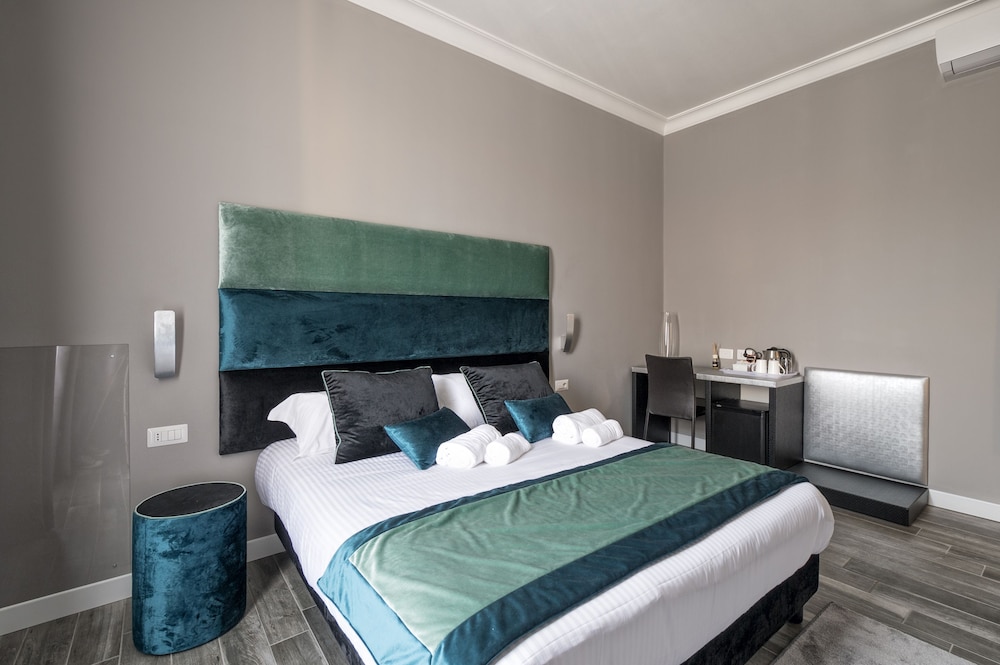 Superior Double Room, City View photo 3