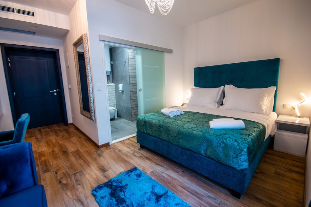 Deluxe Double Room, Private Bathroom (Room 2) photo 1