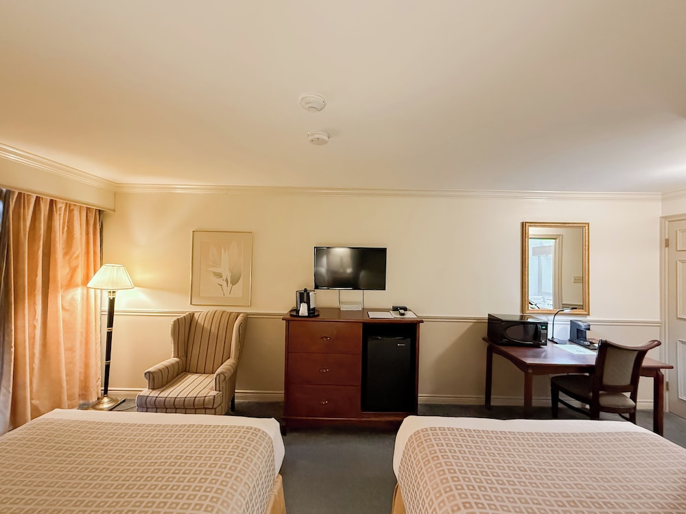 Standard Double Room, 2 Double Beds, Pets Not Allowed photo 2