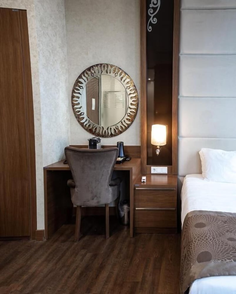 Luxury Penthouse, 1 King Bed thumbnail 6