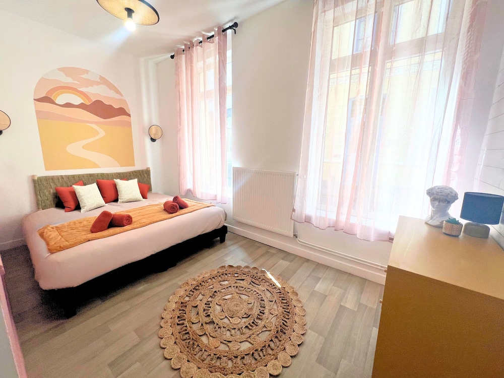 Apartment photo 2