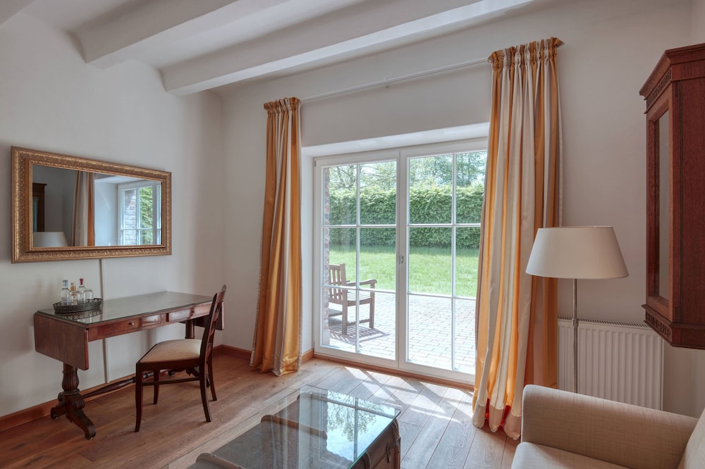 Traditional Studio Suite photo 3