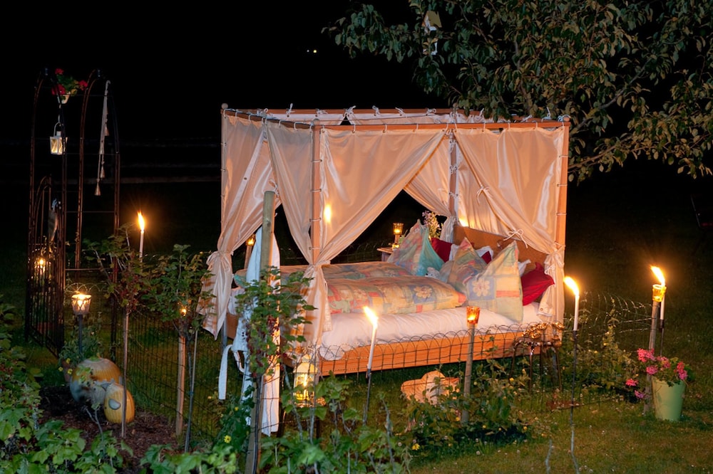 Double Room (garden-sky-bed (canopy bed)) photo 3