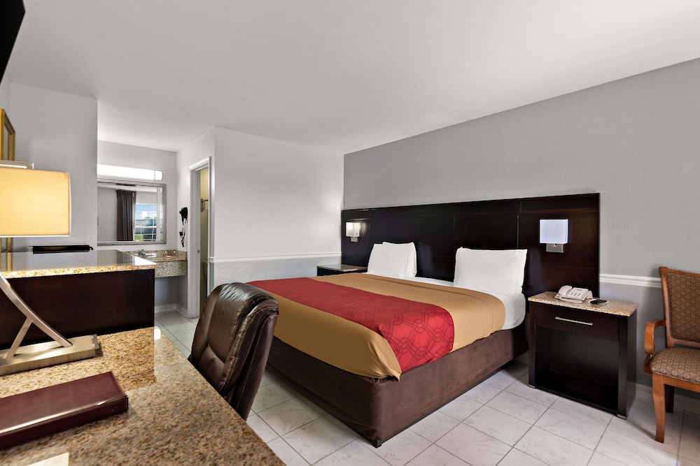 Room, 1 King Bed, Accessible, Non Smoking - Photo 1