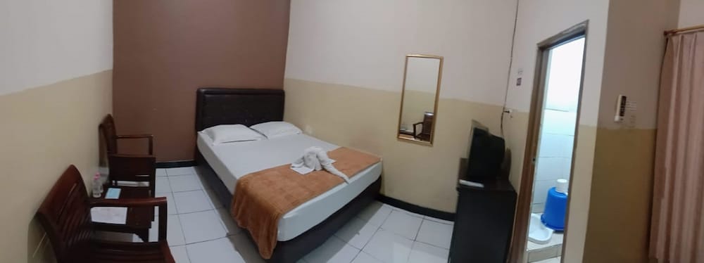 Economy Room, 1 Queen Bed