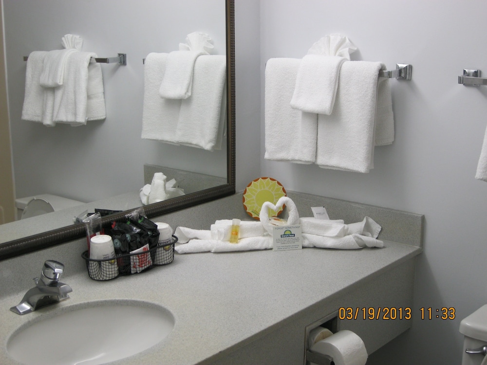 Room, 2 Double Beds, Non Smoking, North or South Ocean View - Photo 3