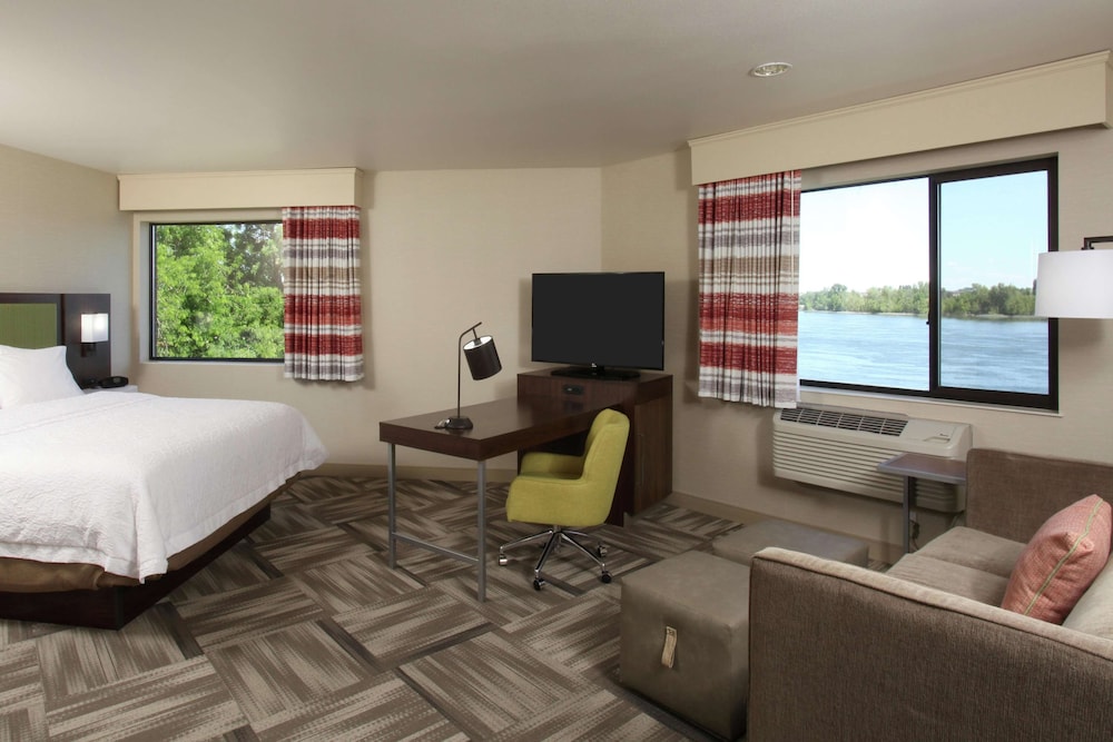 Studio Suite, 1 King Bed, River View - Photo 4