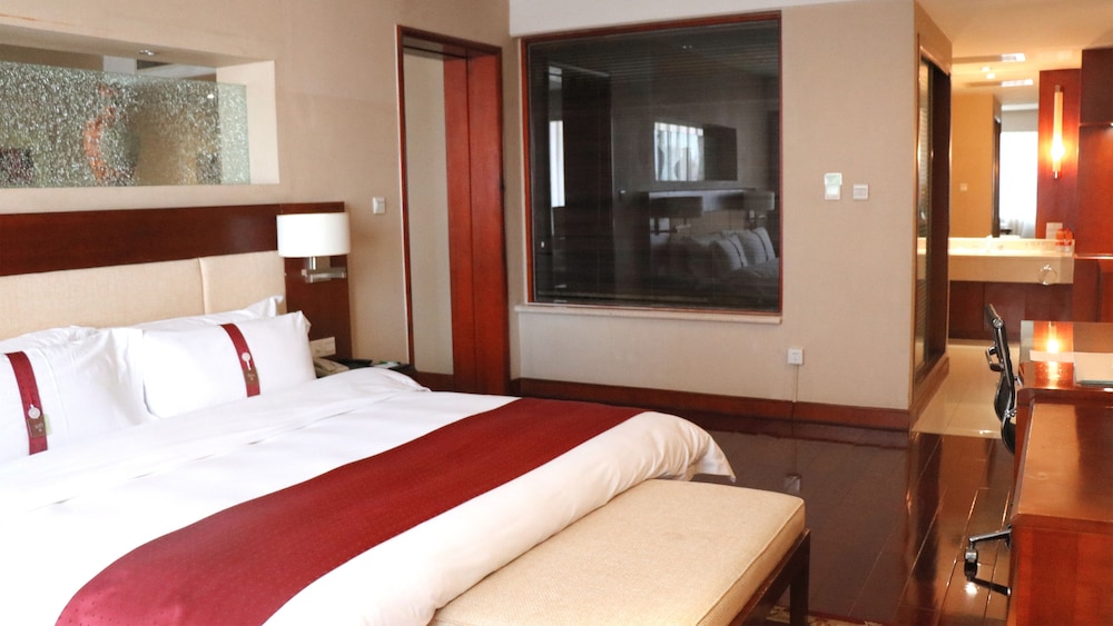 Suite, 1 King Bed, Non Smoking (Additional Living Area) photo 2