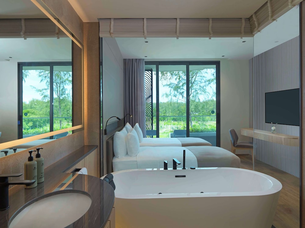 Deluxe Room - Photo 5