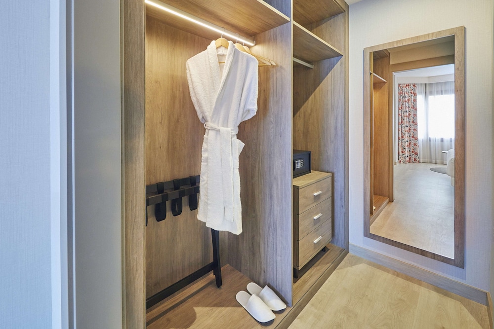Superior Suite, Terrace - Photo 7