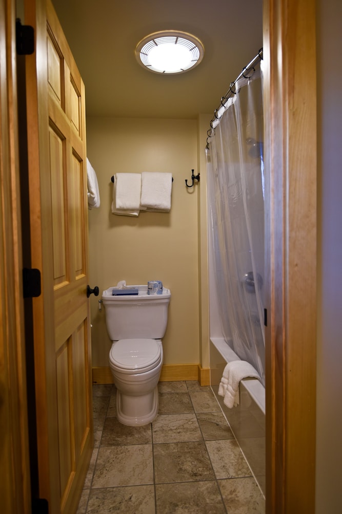Deluxe Room, 2 Double Beds, Mountain View (Not Pet Friendly) photo 2