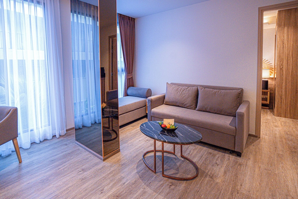Grand Suite, 2 Bedrooms - Photo 3