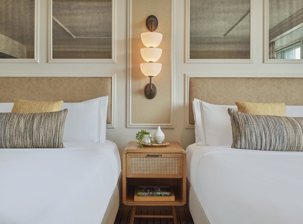 Room, 2 Double Beds, Partial Ocean View thumbnail 6