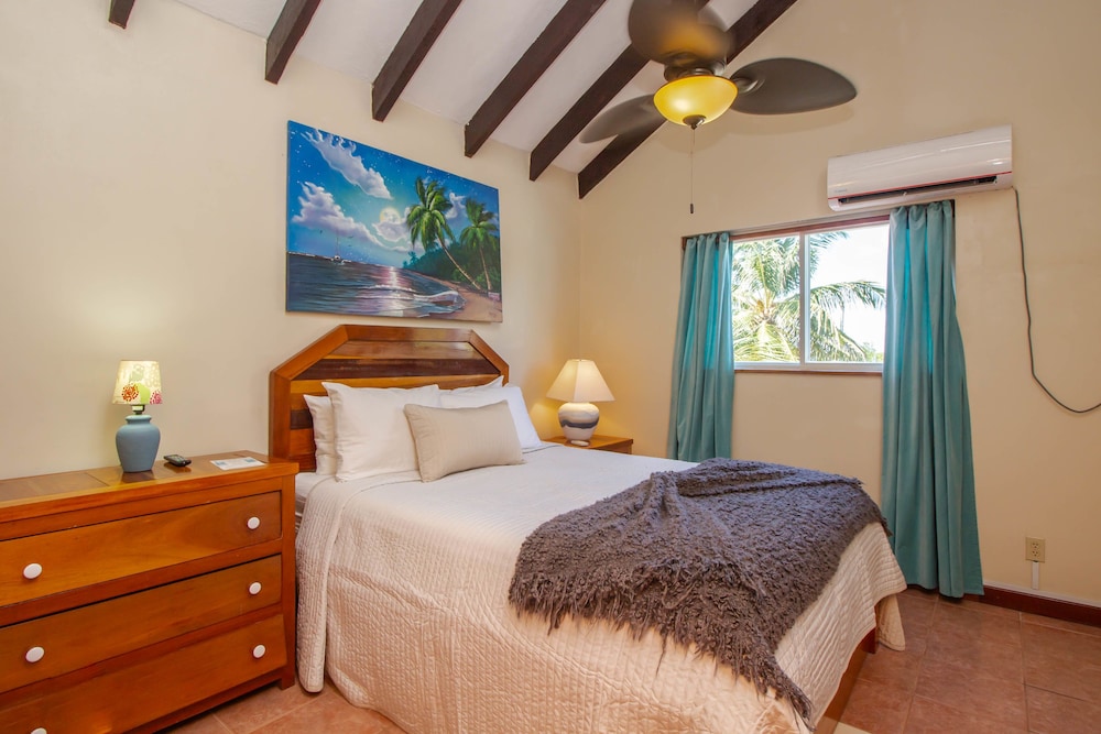 Classic Penthouse, 1 Queen Bed, Ocean View