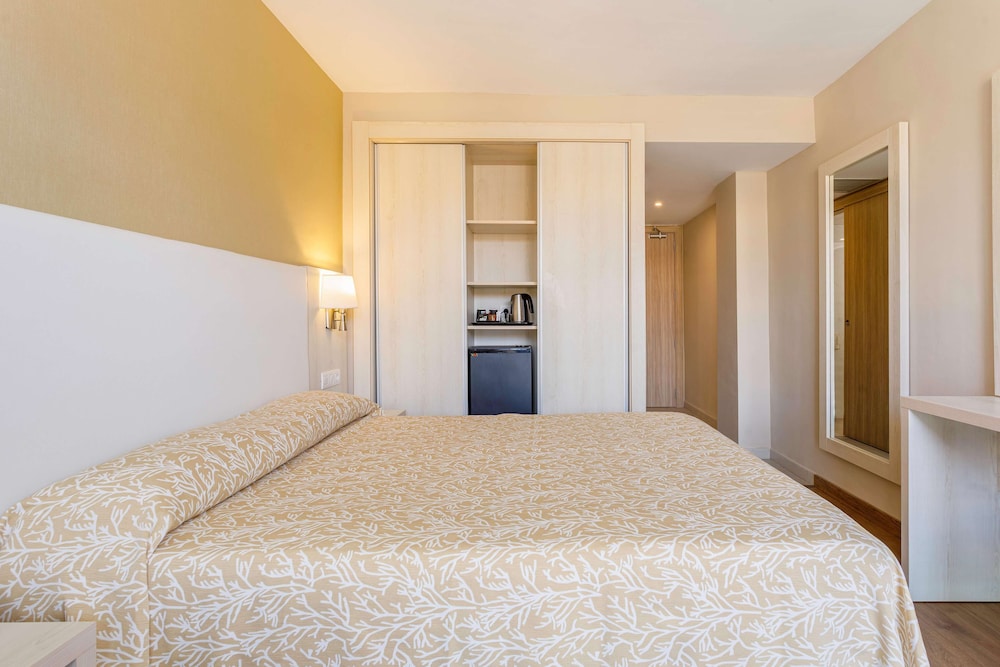 Double Room (1 Adult) - Photo 8