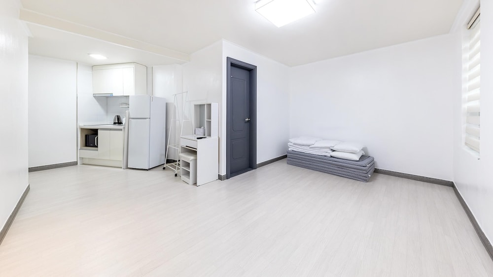 Basic Room, 1 Bedroom (104) - Photo 5