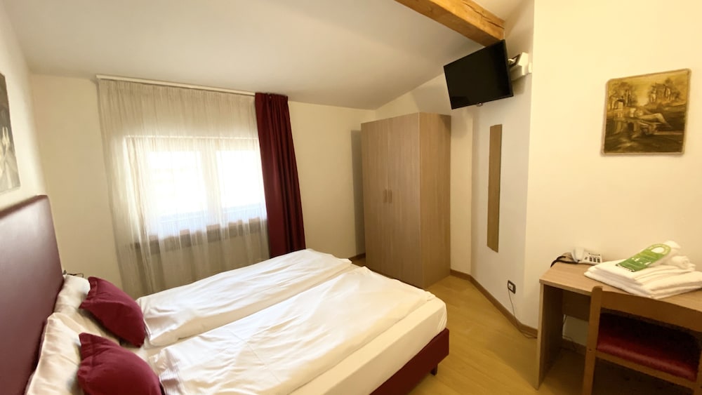 Basic Room photo 2