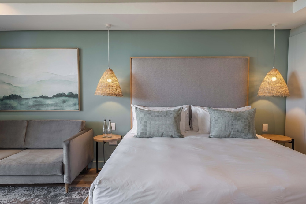 Luxury Suite - Photo 16