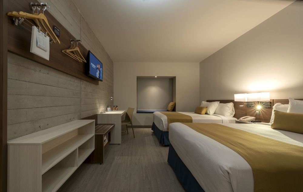 Room, 2 Double Beds, Non Smoking - Photo 5