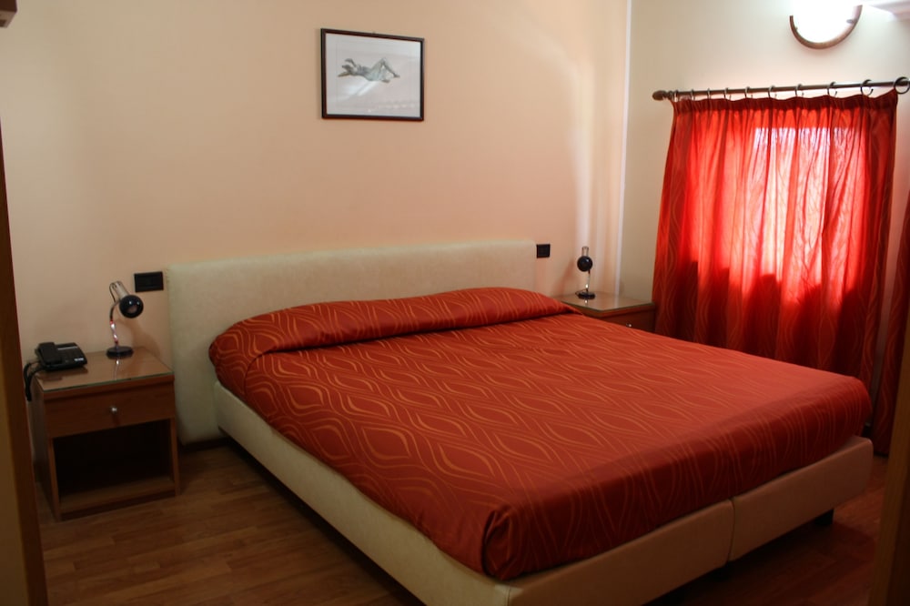 Economy Double or Twin Room (Penthouse) photo 1