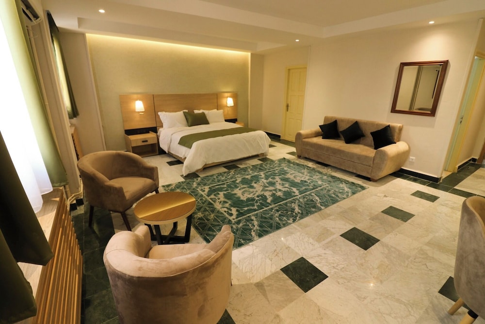 Deluxe Suite photo 3