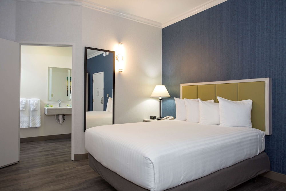 Standard Room, 1 Queen Bed, Accessible, Bathtub