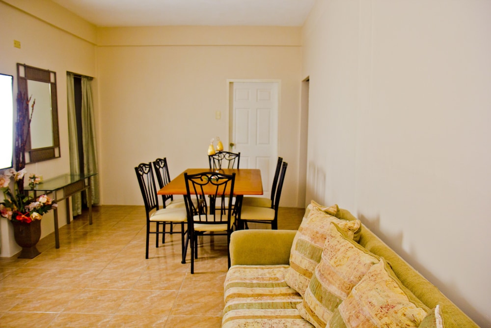 Signature Apartment, 2 Bedrooms, Kitchen photo 3