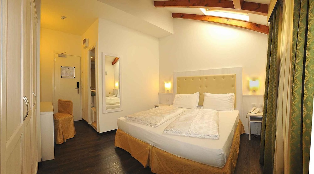 Classic Double or Twin Room photo 1