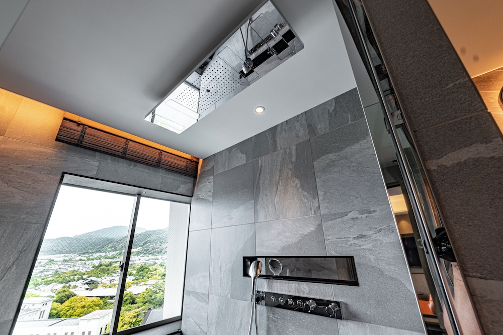 Club Suite, 1 King Bed (View) - Photo 5