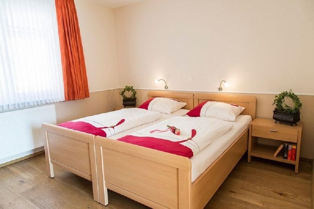 Twin Room, 2 Twin Beds, Non Smoking photo 3