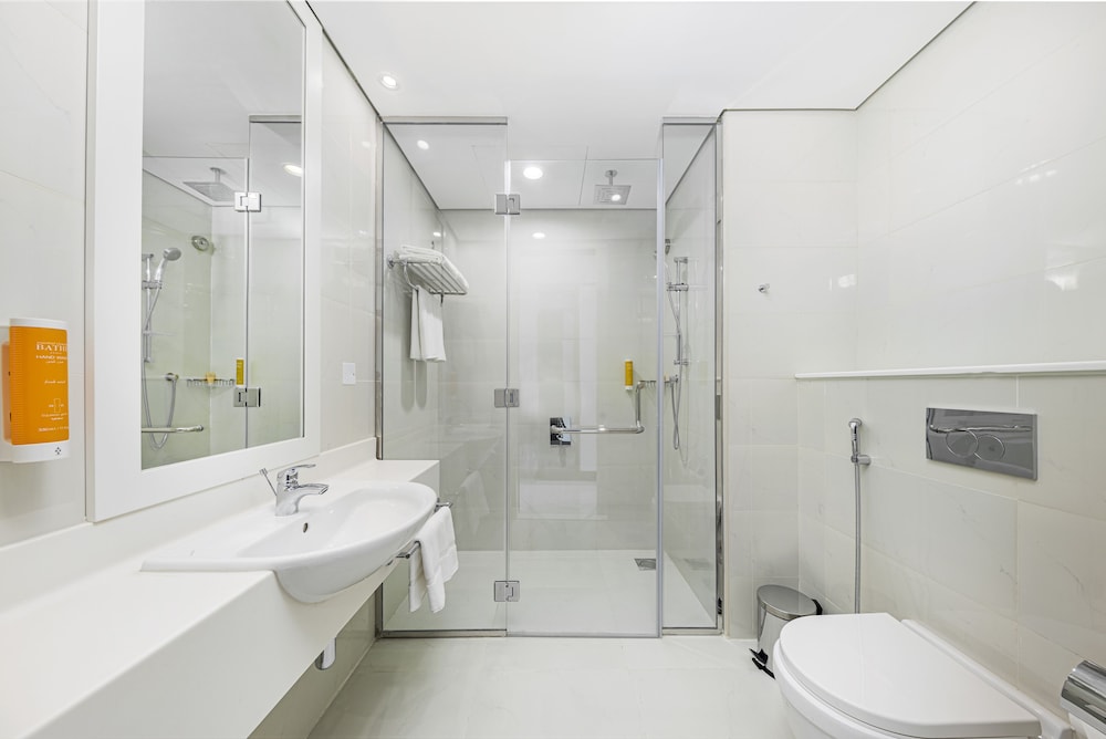 Double Room - includes 20% off Food & Beverage (excluding in-room dinning) photo 2
