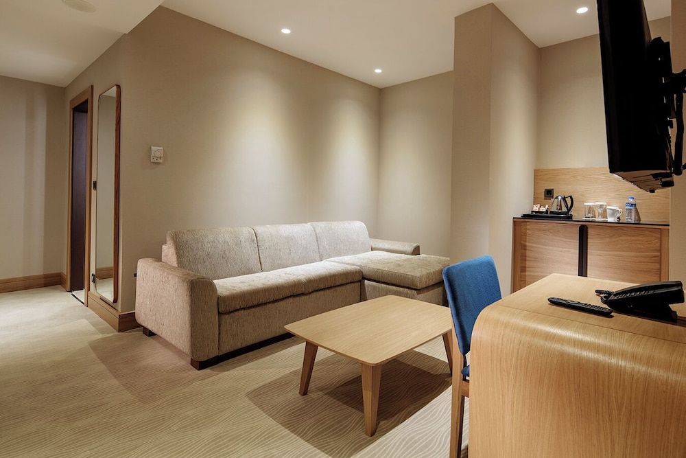 Suite, 1 King Bed, Non Smoking photo 1
