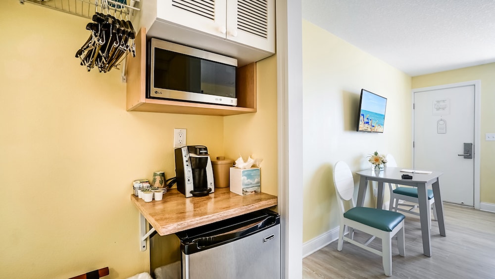 Standard Room, 2 Queen Beds, Ocean View photo 3